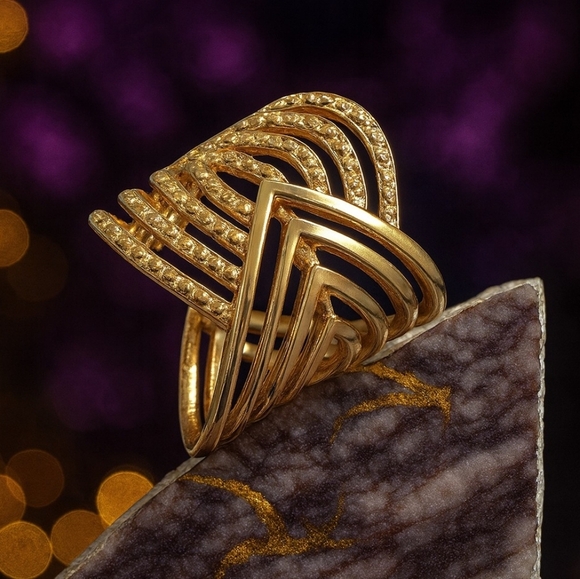 🆕️ Glamorous Geometric 18K Gold Plated Fashion Ring Adjustable & Dazzling - Picture 5 of 12
